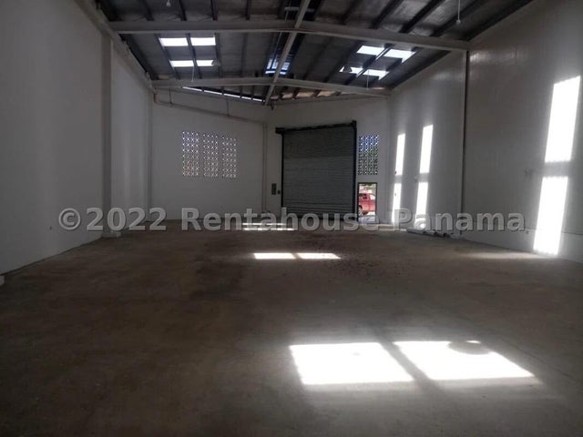 Prime Commercial Warehouse for Rent in Santiago